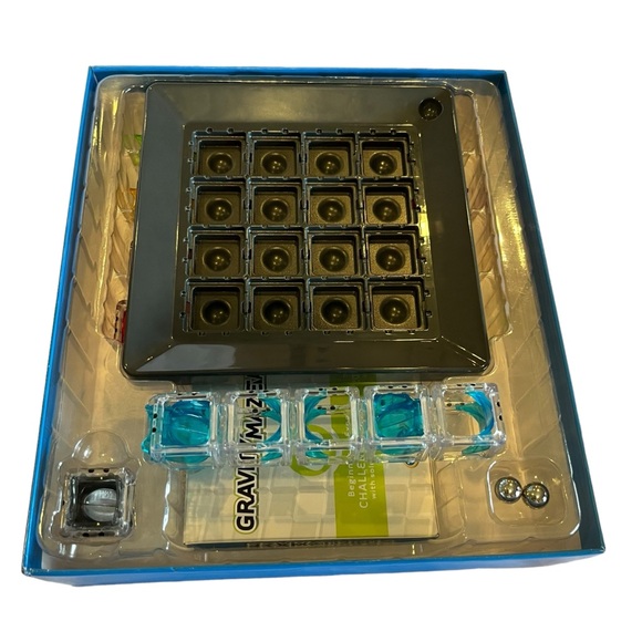 Gravity Maze Think Fun Logic Game - Picture 3 of 5